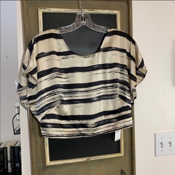 Kendall & Kylie Black White Brushstroke Print Open Back Crop Top Size Small NWT - Picture 4 of 7